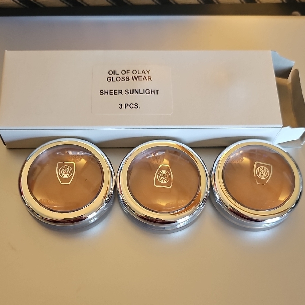 Oil of Olay Gloss Wear Sheer Sunlight Set